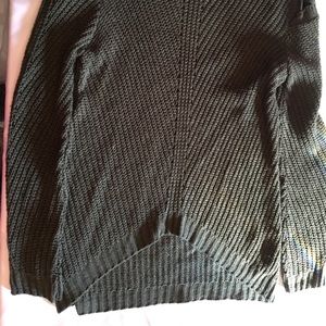 Olive green sweater with cute sleeve